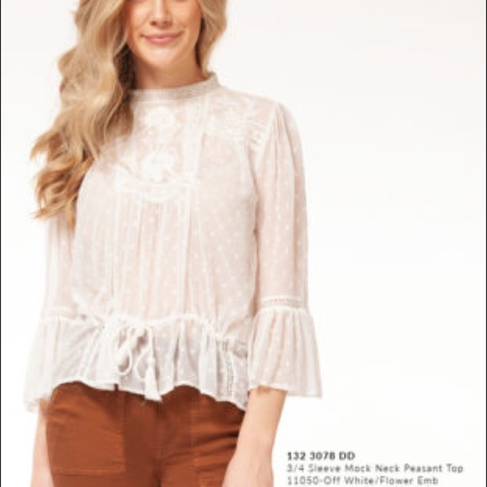 NWT Dex top in ivory